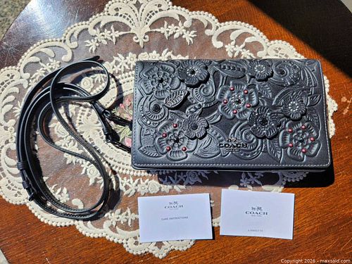 Coach Tea Rose Black Leather Embossed Floral Crossbody Wallet (1 of 15)