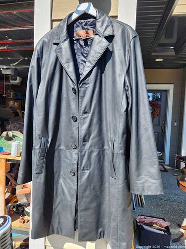 Danier Black Genuine Leather Trench Coat Large (1 of 10)