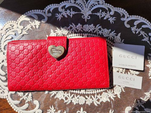 Gucci Microguccissima Heart Continental Red Embossed Leather Wallet  (1 of 15)