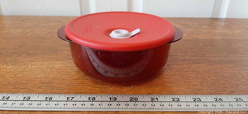 *NEW* Tupperware Rock 'N Serve microwave-safe container (1 of 8)