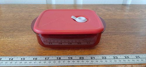 *NEW* Tupperware Rock 'N Serve rectangular microwave container (1 of 7)