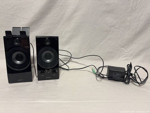 Insignia Black Wired Desktop Computer Speakers (Pair) (1 of 4)