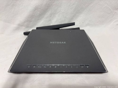 Netgear Nighthawk AC1900 (R7000) Dual-Band Wireless Router (1 of 5)