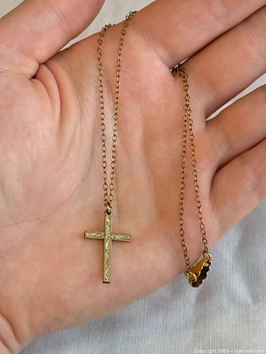 (1/20 12K G.F.)Vintage Scrollwork Etched Cross Pendant Necklace (2.07g) (1 of 12)
