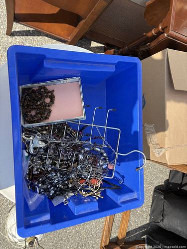 Assorted Lot of Costume Jewelry Pieces  (1 of 4)