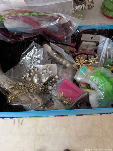 Costume jewelry and supplies (1 of 4)