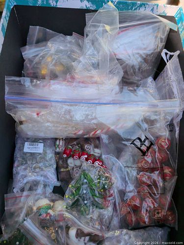 Jewelry or crafting supplies (1 of 3)