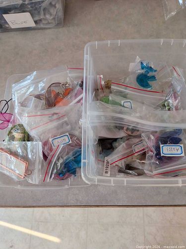 Lidded container jewelry supplies (1 of 4)