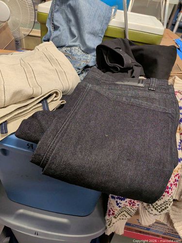 Lidded tote Adult clothing (1 of 6)