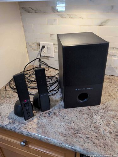 Altec Lansing BS4121 2.1 Speaker System with Powered Subwoofer (1 of 6)