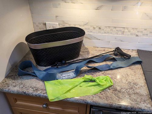 Mixed Fitness & Home Decor Lot with Metal Oval Tub (1 of 6)