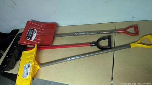 Snow Scoop Shovels D-Handle Plastic Blade Fiberglass Handles (3) (1 of 4)