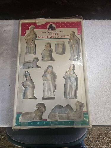 10 piece nativity set (1 of 12)