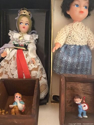 Shadowbox Doll Miniature Figurine with Clothing & Accessories (1 of 5)