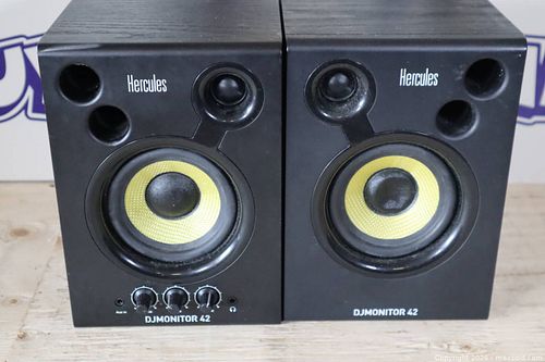 Hercules DJMonitor 42 Powered Monitor Speakers - Pair (1 of 6)