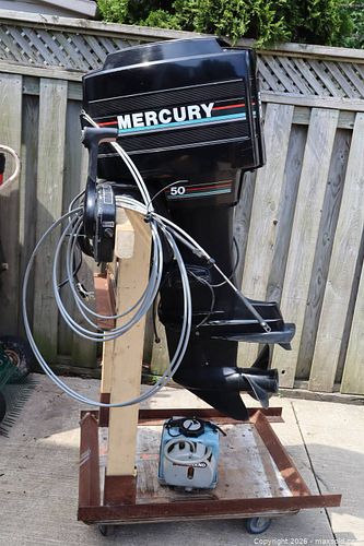 Mercury 50 HP 2-Stroke Outboard Motor, 1990, Long Shaft (1 of 10)