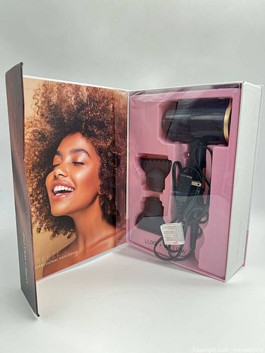 Luxe + Willow BIO Breeze Handheld Hair Dryer Black with Gold Trim (1 of 4)