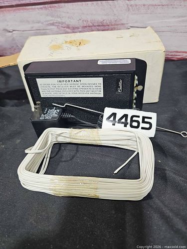 Cadillac Three-Channel Garage Door Opener Receiver (Black) (1 of 4)