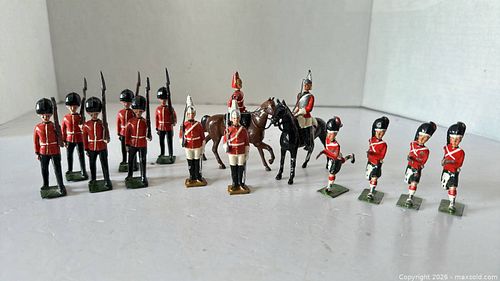 Vintage Painted Lead Toy Soldiers - British Guards, Lot of 14 (1 of 9)