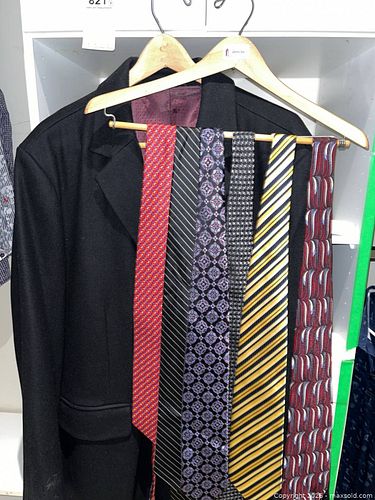 Boulevard Club Wool Coat With Six Silk Ties (1 of 12)