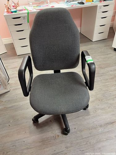 Fabric Upholstered Office Chair B (1 of 9)