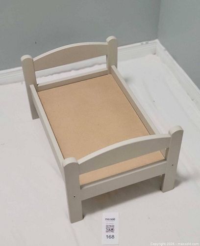 Doll / Small Pet Bed Frame (1 of 3)