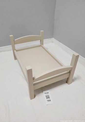 Doll / Small Pet Bed Frame (1 of 4)