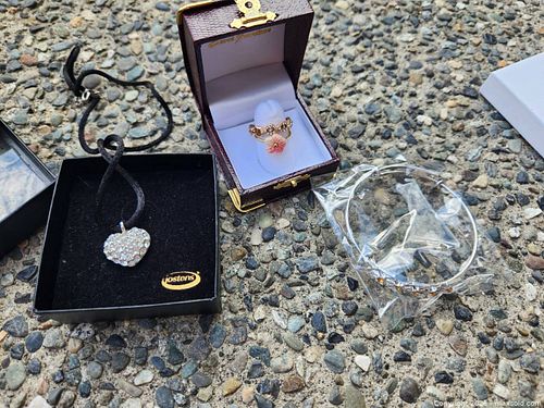 Lot of Various Jewlery (1 of 5)