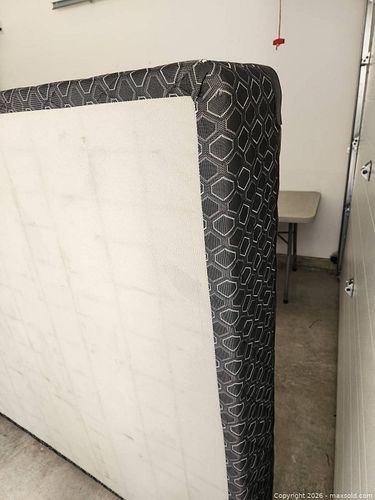 Queen Box Spring (1 of 5)