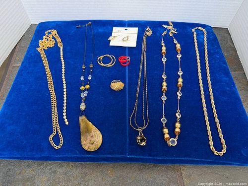 Women's Gold-Tone Fashion Jewelry Lot: Necklaces, Earrings, Ring A (1 of 12)