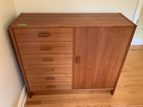 Bedroom Dresser 4 (1 of 5)