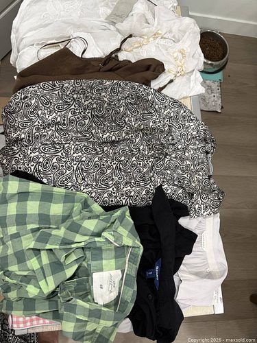 Mixed Women's Clothing Lot – Tops, Skirts & Dresses (8+) (1 of 17)