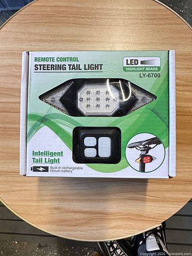 Pair of Bicycle Tail Lights LY-6700 & Generic USB-Rechargeable LED (1 of 4)