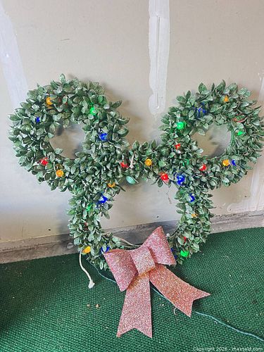 Disney Large Plug-In Holiday Wreath Wall Decor (1 of 4)