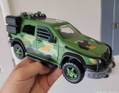 Jurassic Park Mercedes Benz SUV Toy  (1 of 3)