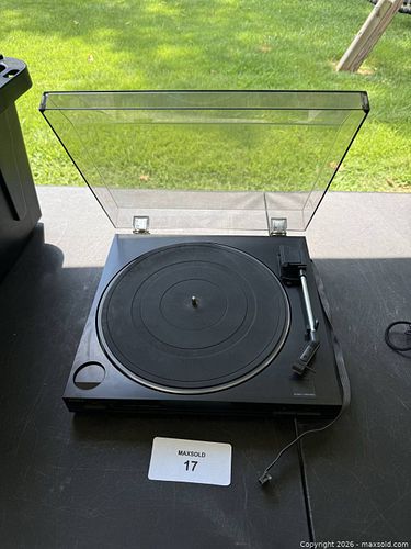 Aiwa record player  (1 of 4)