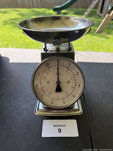 High quality scale (1 of 4)