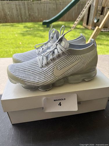 Nike air vapor max size 10 1/2. Like new (1 of 9)