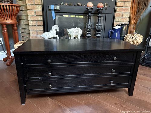 Coffee table with storage (1 of 1)