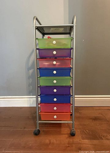 Colourful storage system (1 of 1)