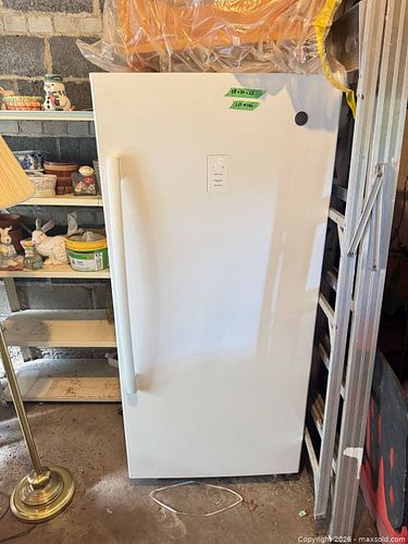GE Upright Freezer (1 of 8)
