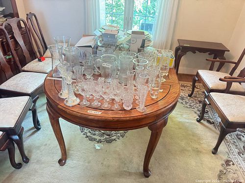 Solid Wood Queen Anne Extendable Dining Table, Seats 6 (1 of 10)
