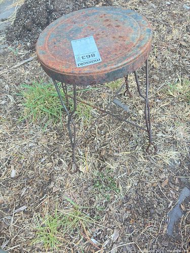 Wrought Iron Metal Stool / Side Table, ~16–20in H, ~12–16in Ø (1 of 3)