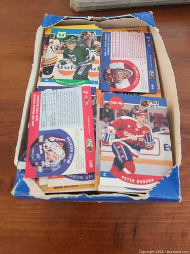 Lot of 200+ Hockey Trading Cards – Pro Set & Upper Deck (1 of 10)