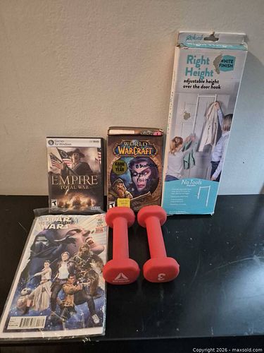 Lot: Reebok 3 lb Dumbbells, PC Games, Comic & Door Hook (1 of 5)