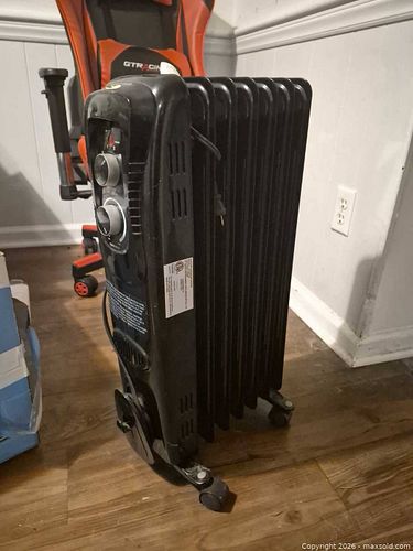 Midea Oil-Filled Radiator Heater HO-2070 Black 1500W (1 of 4)