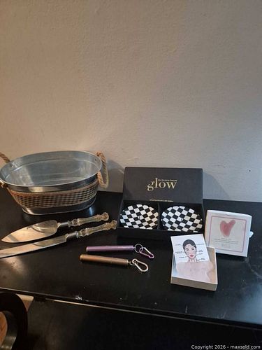 Unique Home Decor- Galvanized Metal Tabletop Tub with Serving Set & Accessories + MORE! (1 of 8)