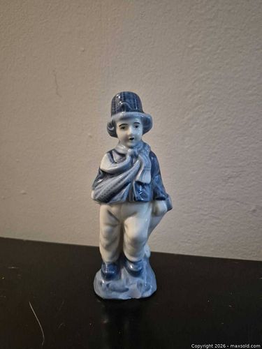 Vintage Blue & White Porcelain/Ceramic Figurine Made in Japan (1 of 4)