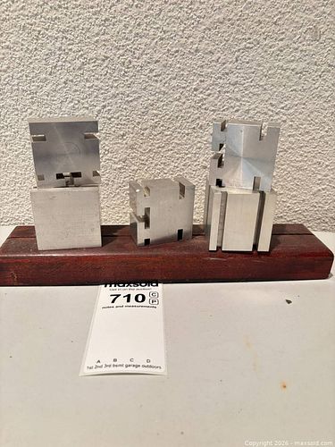 Lot #710 (1 of 9)