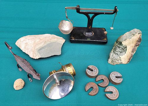 Collection of Vintage Curios (1 of 7)